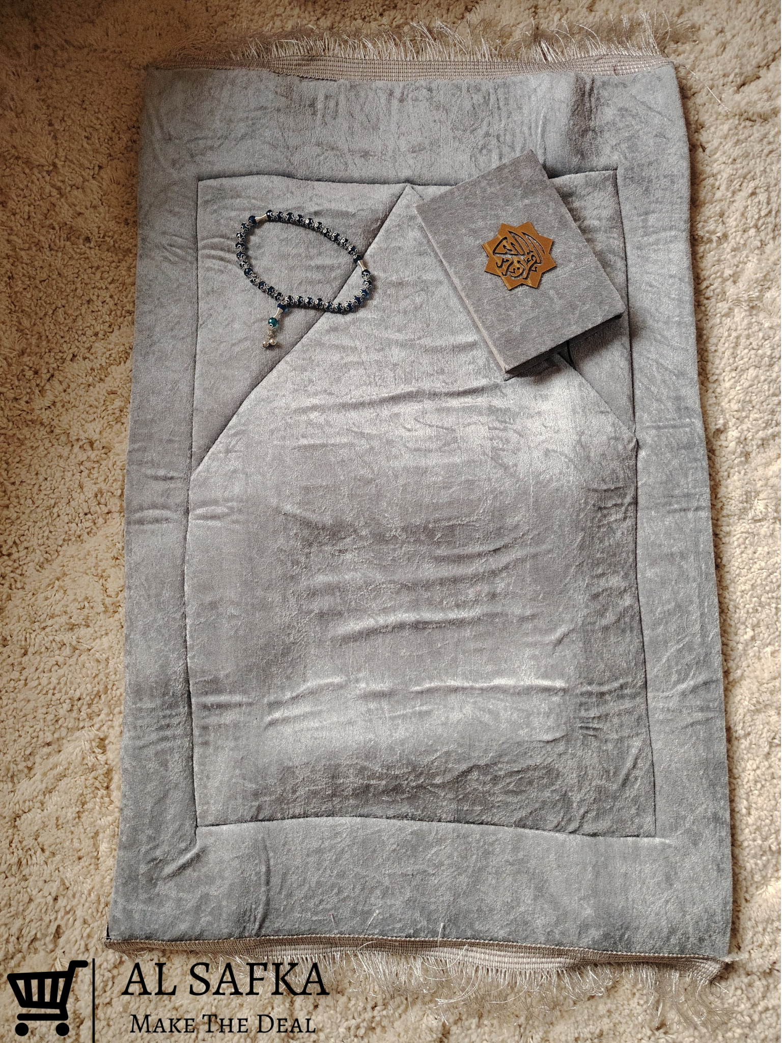 🎁 طقم صلاة قطيفة ملوكي: هديتك اللي تفرّح القلوب! ❤️✨ - Image 3